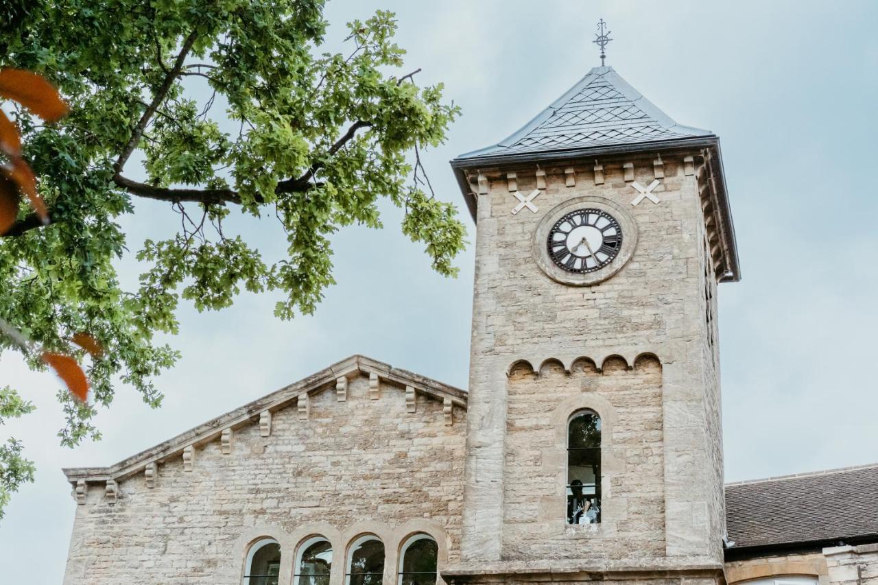 The Clock Tower Stow Appartement Buitenkant foto