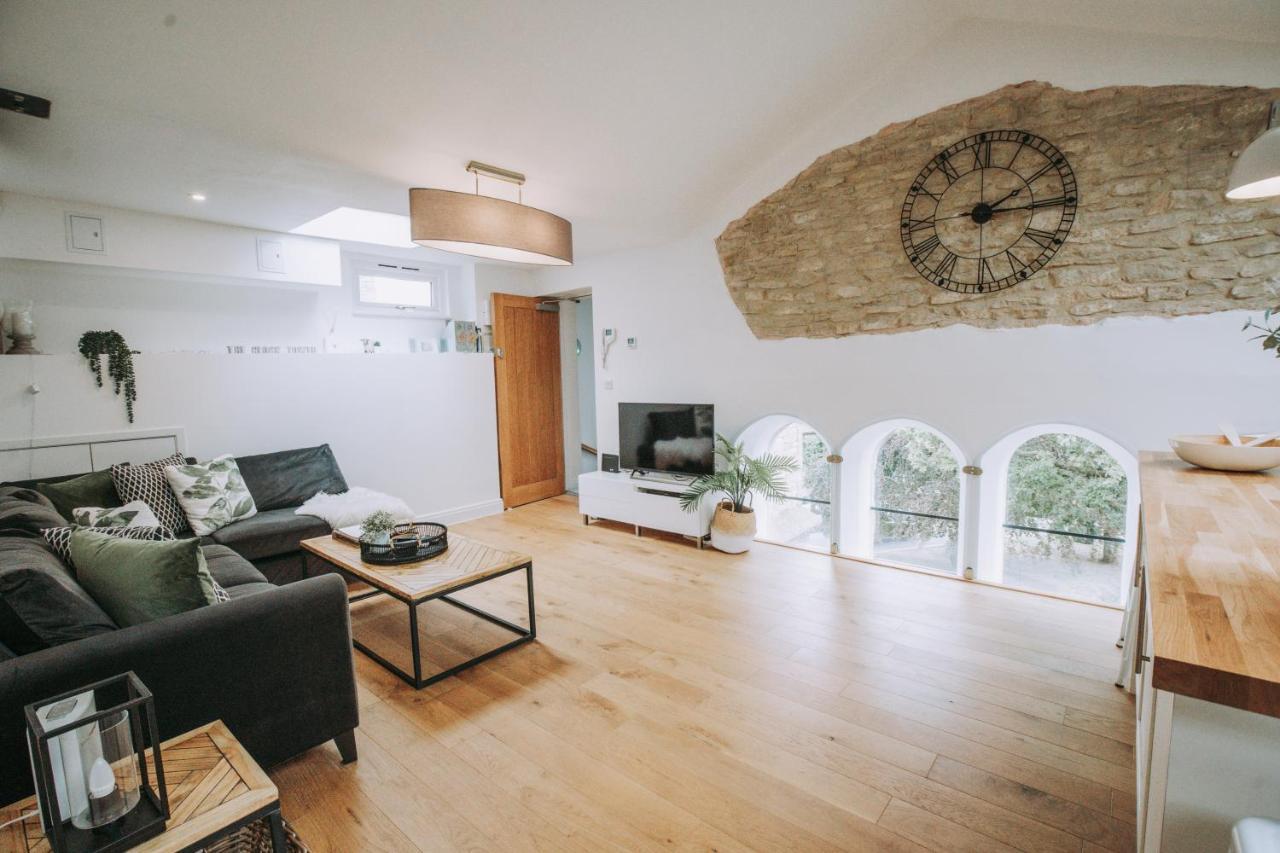 The Clock Tower Stow Appartement Buitenkant foto