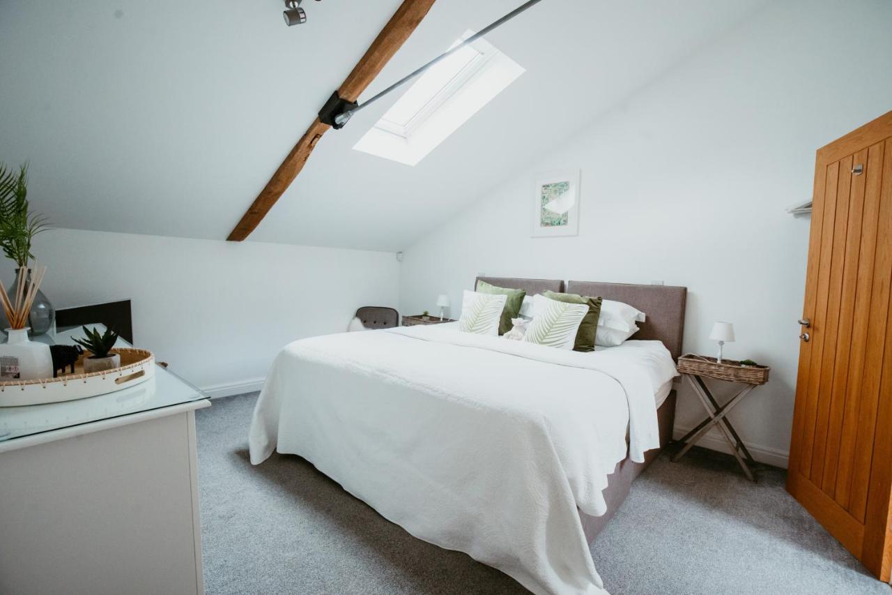The Clock Tower Stow Appartement Buitenkant foto